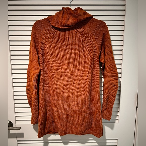Multi-textured rust sweater with chunky turtleneck - Picture 3 of 5